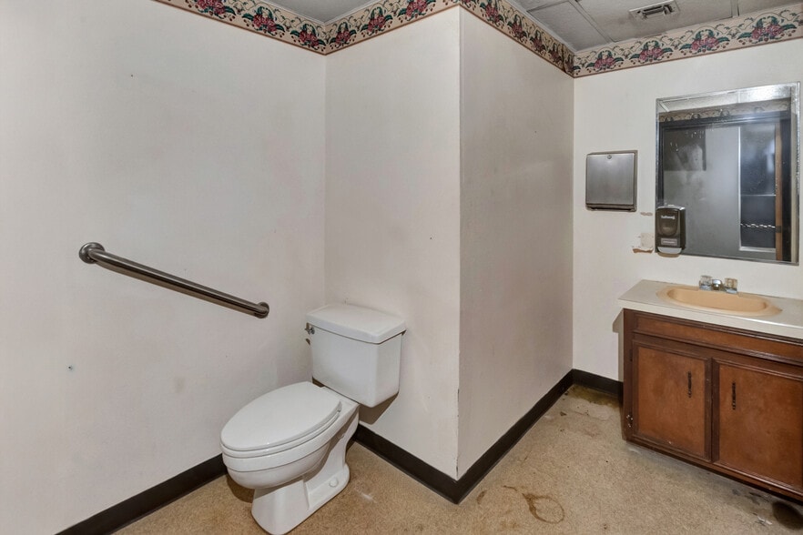 More Photos Of 104 Teakwood Dr, Victoria Medical For Sale