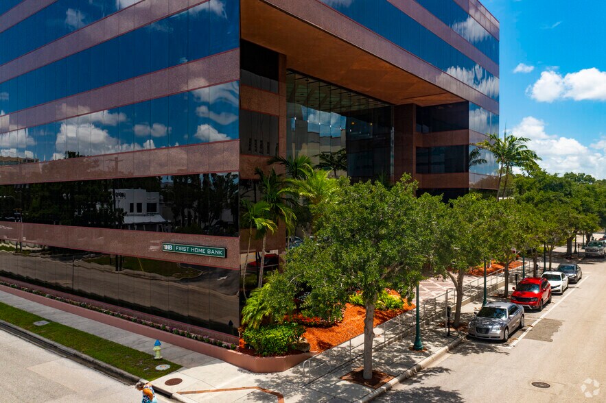 More Photos Of 2033 Main St, Sarasota Office For Lease
