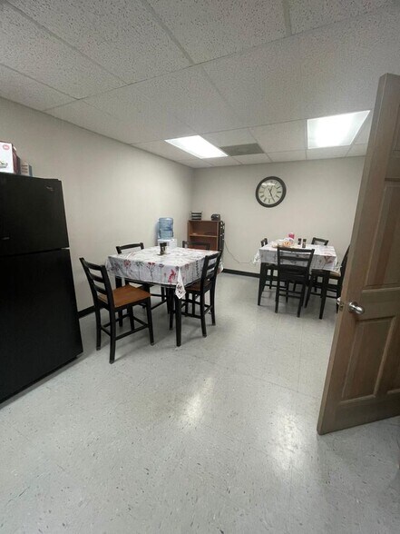 More Photos Of 401 Commerce Way, Longwood Light Manufacturing For Sale