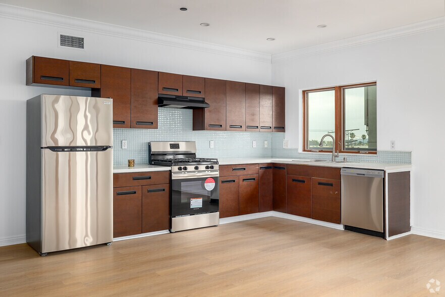 More Photos Of 930 S Robertson Blvd, Los Angeles Apartments For Lease