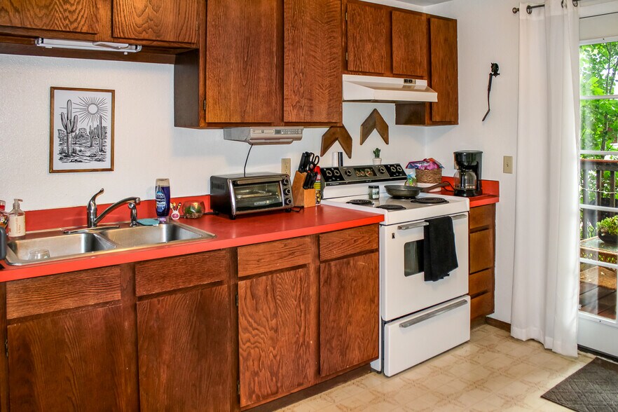 More Photos Of 932 Oilfield Ave, Shelby Multifamily For Sale