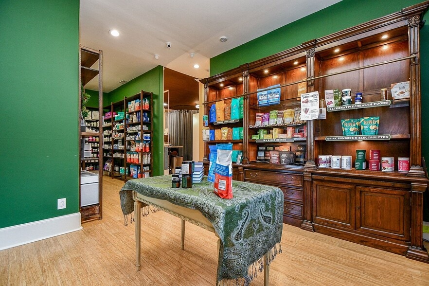 More Photos Of 5721 Winsome Ln, Houston Storefront Retail Office For Sale