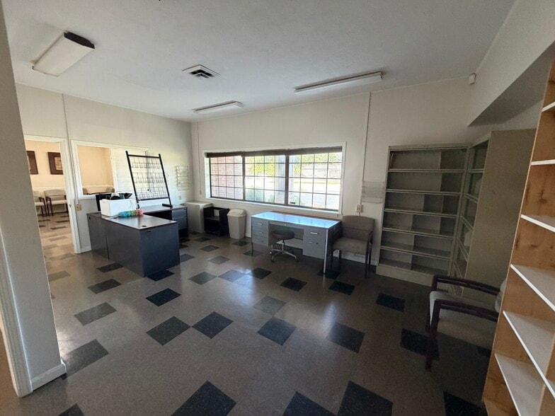 More Photos Of 319 Cathedral Manor, Bardstown Office Residential For Lease