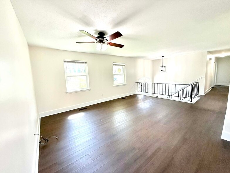 More Photos Of 7111 E Brainerd Rd, Chattanooga Loft Creative Space For Lease