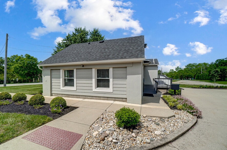 More Photos Of 235 W Franklin St, Centerville Storefront Retail Office For Lease