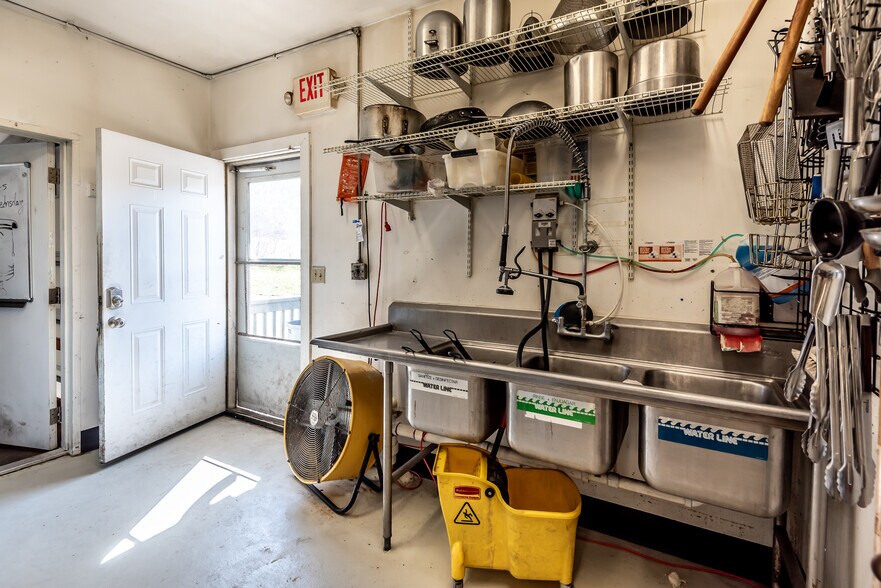 More Photos Of 5527 Oregonia Rd, Oregonia Restaurant For Sale