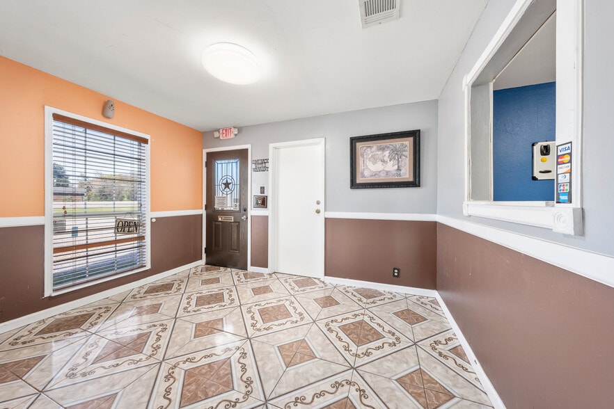 More Photos Of 3715 Bellmead Dr, Bellmead Office For Sale