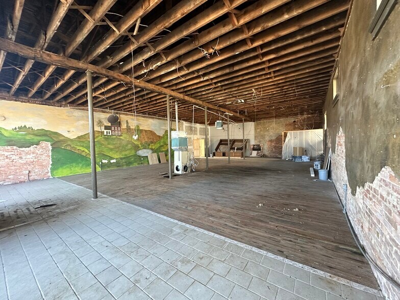 More Photos Of 13 Public Sq, Bowman Storefront For Sale