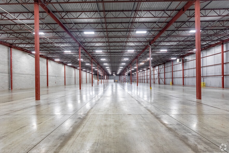 More Photos Of 8705 Torbram Rd, Brampton Warehouse For Lease