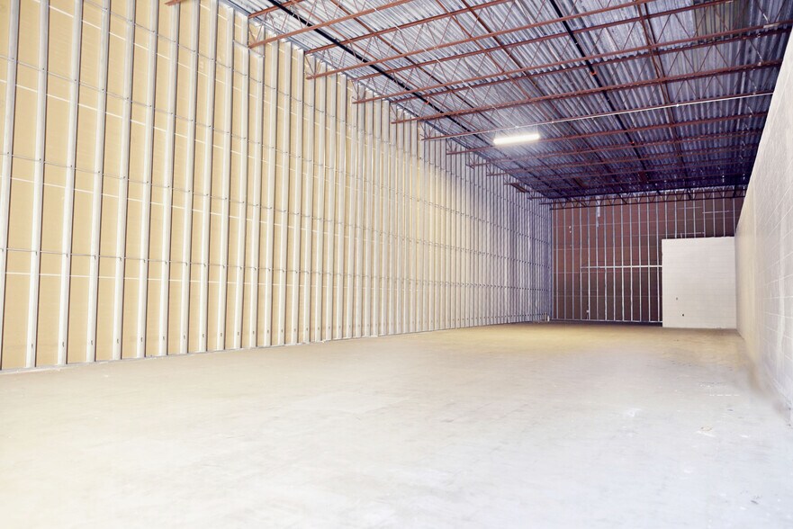 More Photos Of 700 S French Ave, Sanford Warehouse For Lease