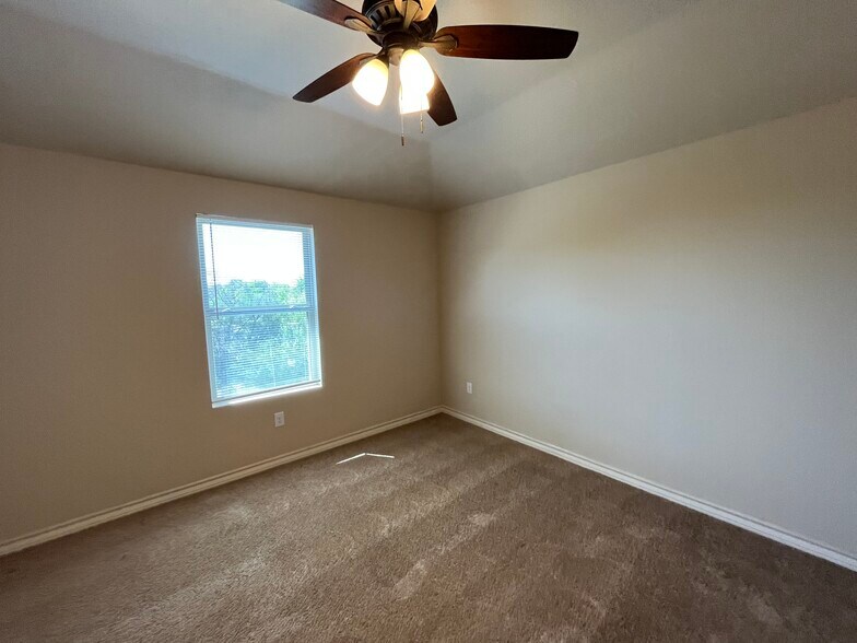 More Photos Of 13903 Annas Way, San Antonio Apartments For Sale