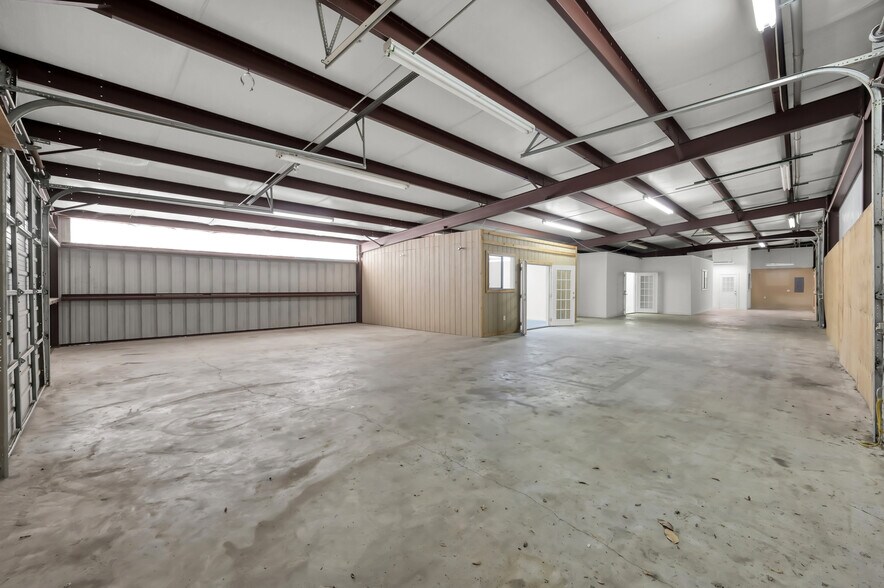 More Photos Of 32219 Tamina Rd, Magnolia Distribution For Lease