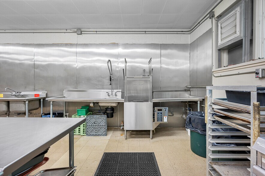 More Photos Of 27 Brandes St, Webster Office For Sale