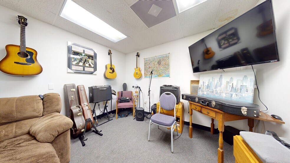 More Photos Of 796 N State St, Hemet General Retail For Sale