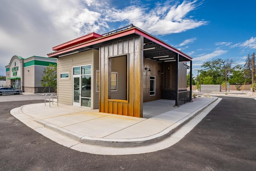 More Photos Of 585 N 91 Hwy, Clearfield Freestanding For Sale