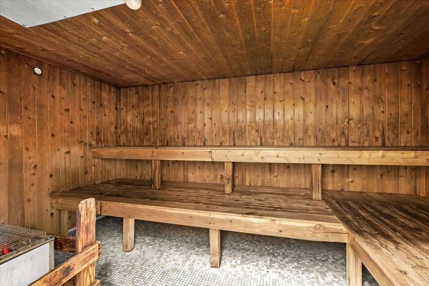 More Photos Of 2140 Fairway Dr, Davison Sports And Entertainment For Sale