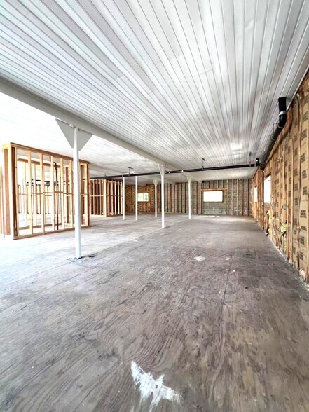 More Photos Of 115 E Main St, Smithtown Storefront For Lease