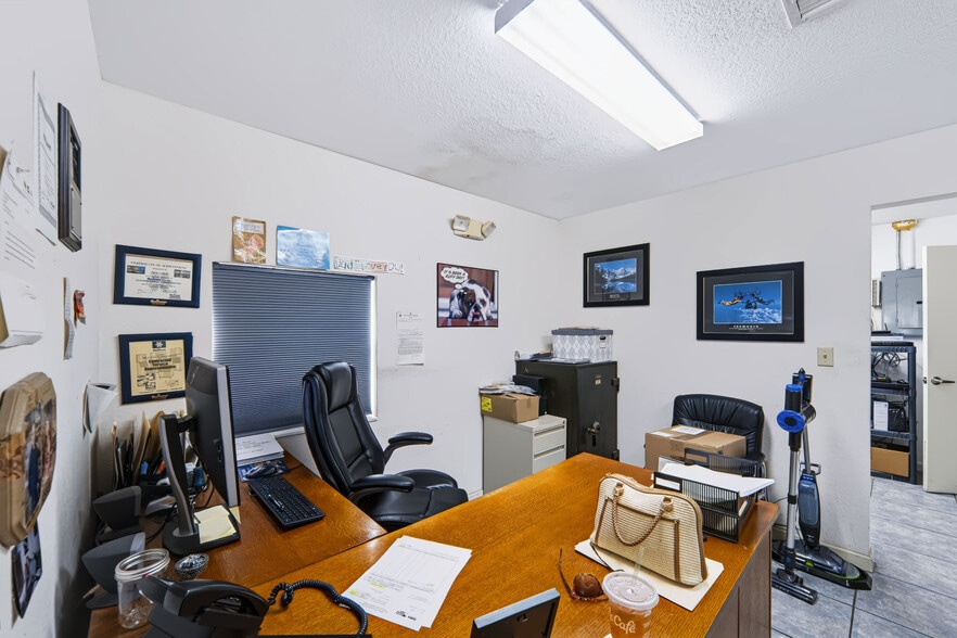 More Photos Of 2422 N Military Trl, West Palm Beach Warehouse For Sale