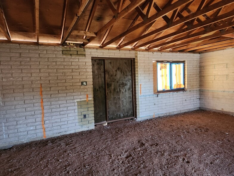 More Photos Of 704 S Meadow St, Payson Office For Sale