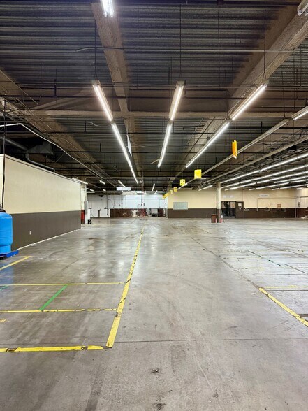More Photos Of 3940 Pixie Ave, Lakewood Warehouse For Lease