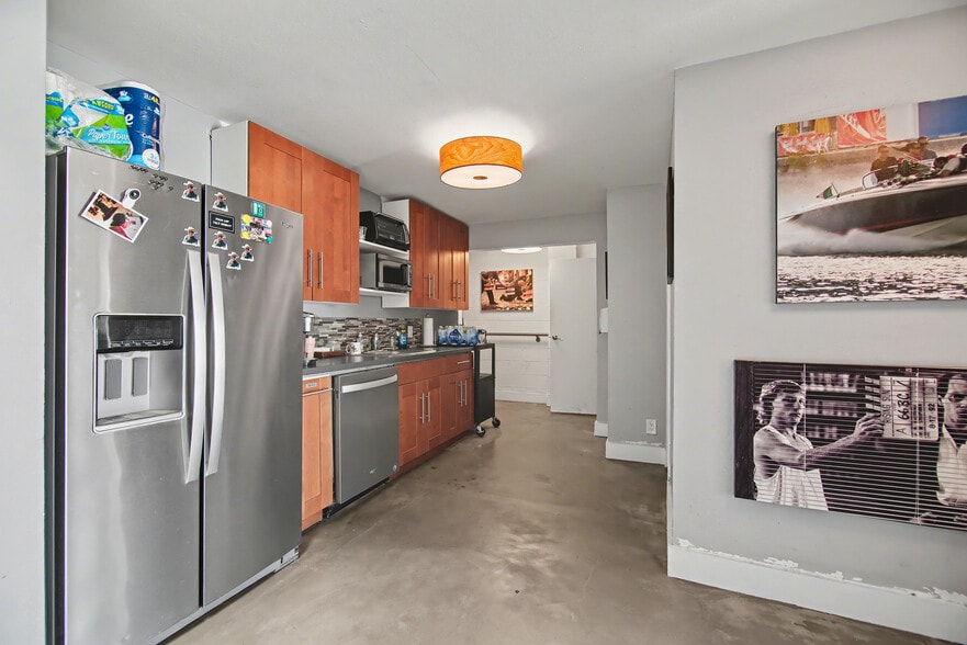 More Photos Of 13428 Beach Ave, Marina Del Rey Warehouse For Lease