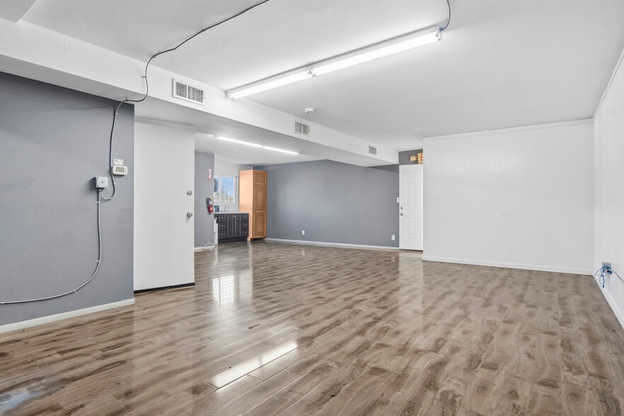 More Photos Of 4306-4310 W Victory Blvd, Burbank Storefront Retail Office For Sale