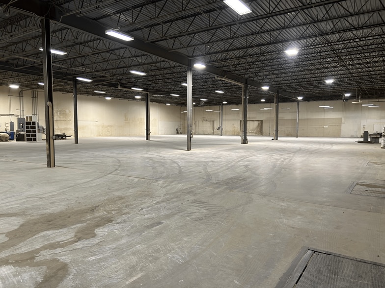 More Photos Of 14255 W Burnsville Pky, Burnsville Manufacturing For Sale