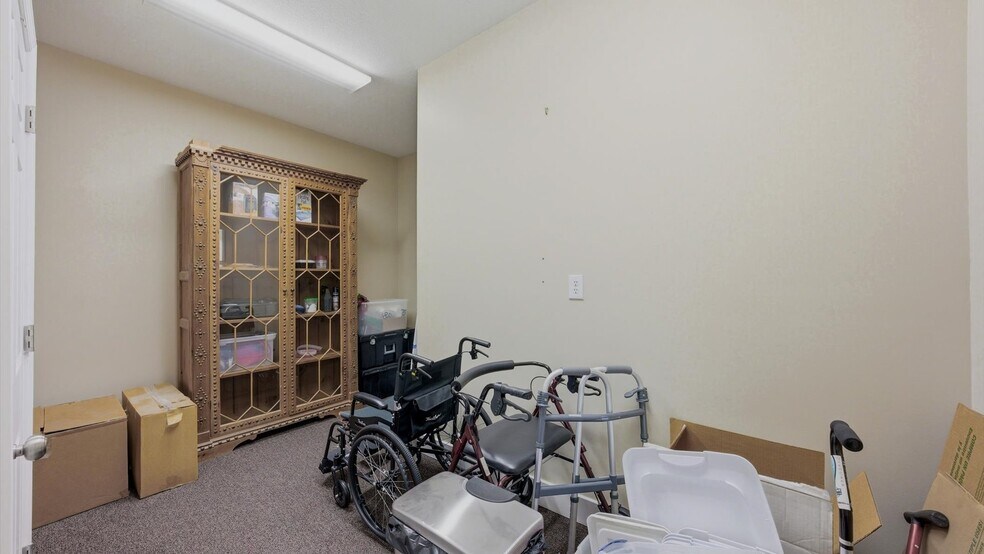 More Photos Of 2450 NW Lowenstein Dr, Lee's Summit Flex For Sale