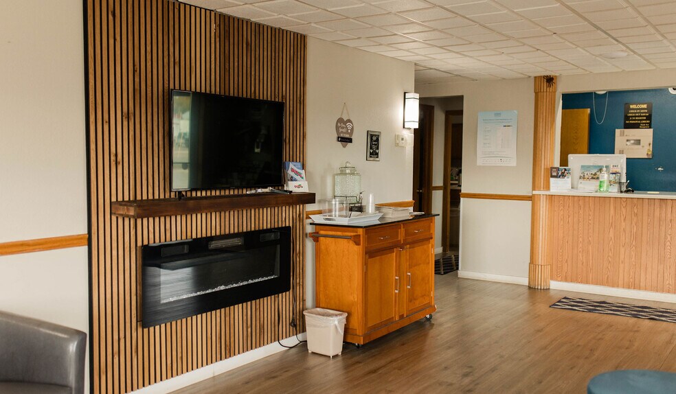 More Photos Of 921 N Lincoln Rd, Escanaba Hotel For Sale