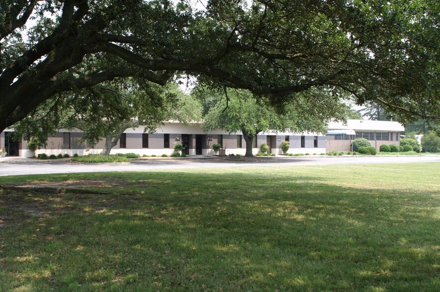 More Photos Of 2428 Almeda Ave, Norfolk Flex For Lease