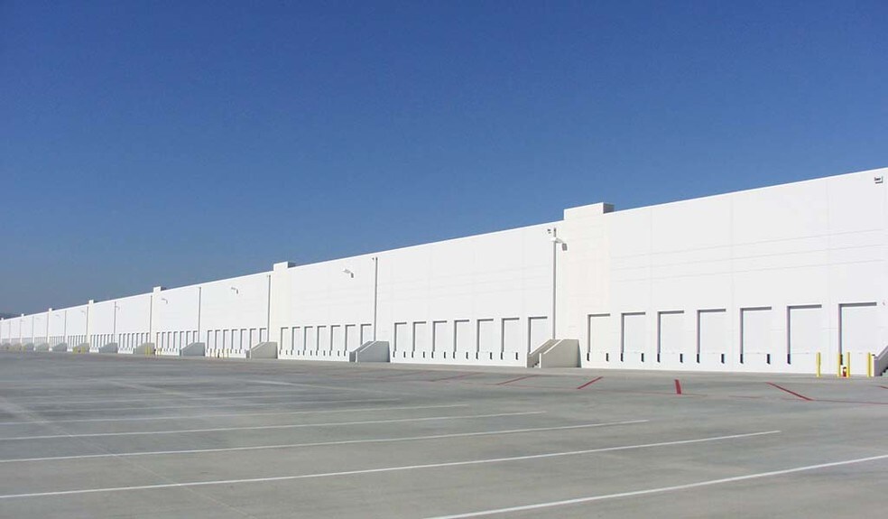 More Photos Of 350 Westmont Dr, San Pedro Distribution For Lease