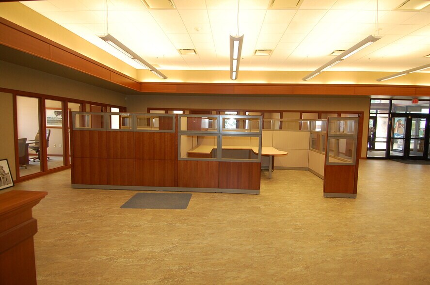 More Photos Of 640 Highway 1 W, Iowa City Office For Sale