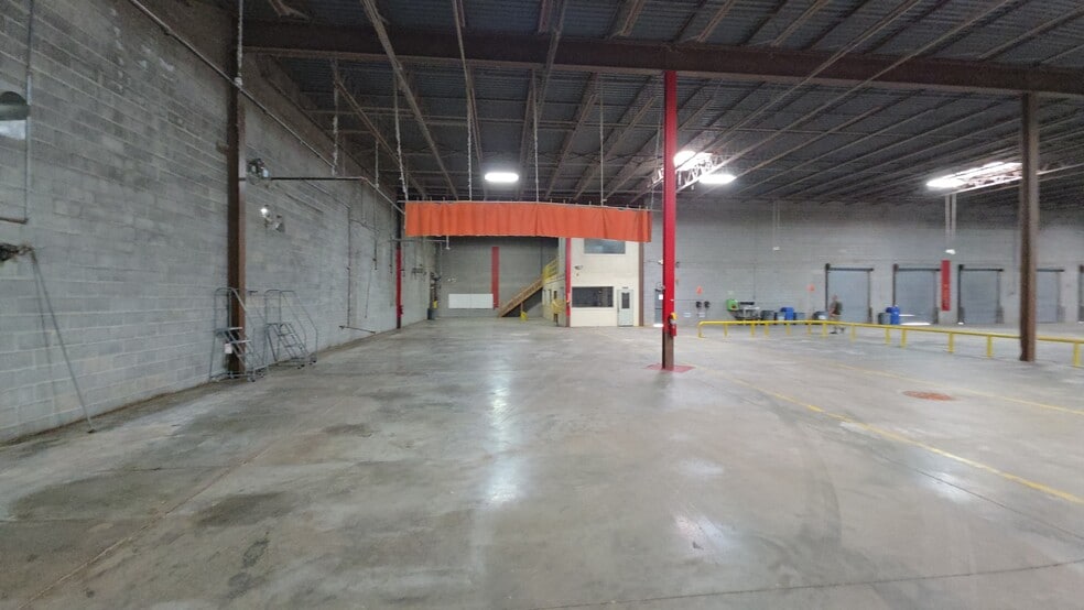 More Photos Of 600 S Railroad Ave, Kings Mountain Warehouse For Lease