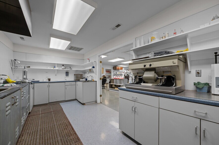 More Photos Of 125 Oakmont Dr, Greenville Office For Sale