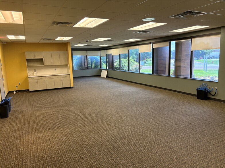 More Photos Of 8600 W 110th St, Overland Park Office For Lease