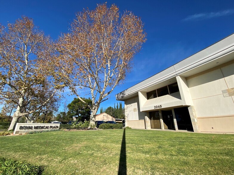 More Photos Of 2045 Royal Ave, Simi Valley Medical For Lease
