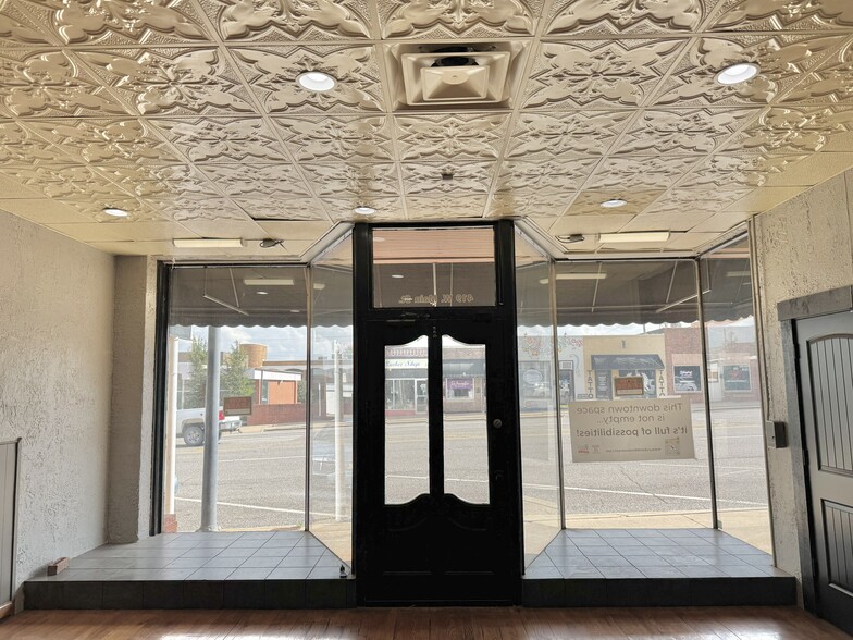 More Photos Of 419 W Main St, Yukon Storefront Retail Residential For Sale