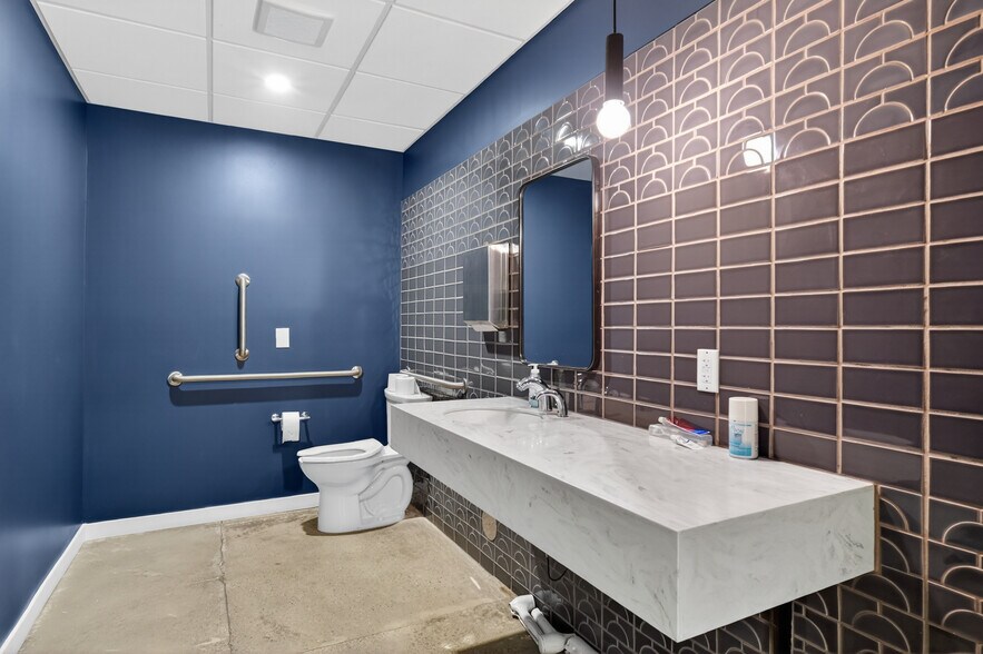 More Photos Of 26622 Woodward Ave, Royal Oak Office For Lease