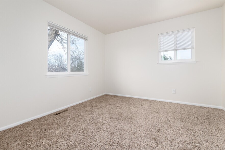 More Photos Of 1842 Hennington Ct, Longmont Multifamily For Sale