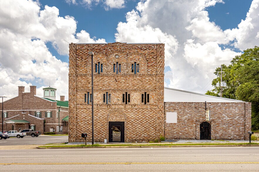 More Photos Of 4914 Main St, Moss Point Storefront For Sale