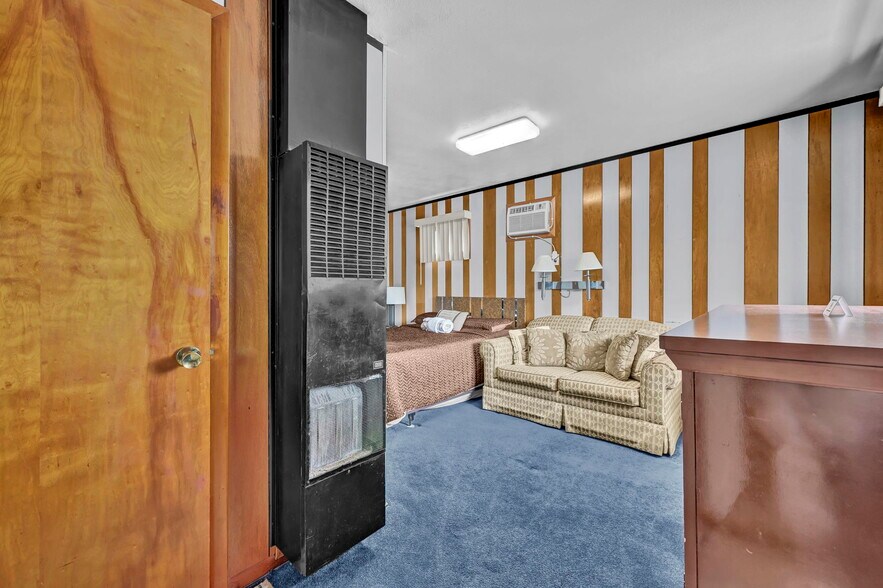 More Photos Of 44077 Oberlin Elyria Rd, Oberlin Hotel For Sale