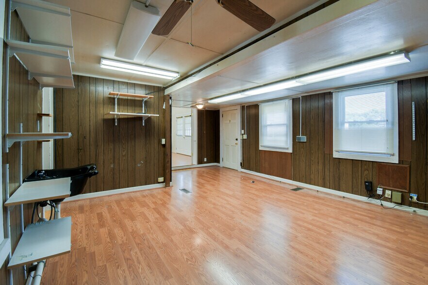 More Photos Of 35 Tinkling Spring Rd, Fishersville Showroom For Sale