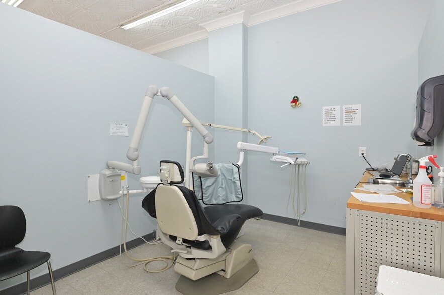 More Photos Of 24-26 W Merrick Rd, Freeport Storefront For Sale