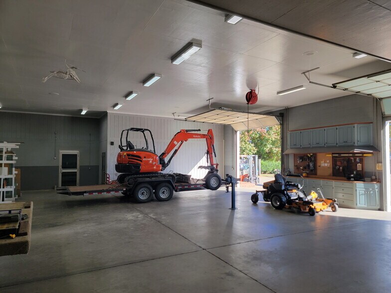 More Photos Of 1106 Goodale Ave, Camden Flex For Sale