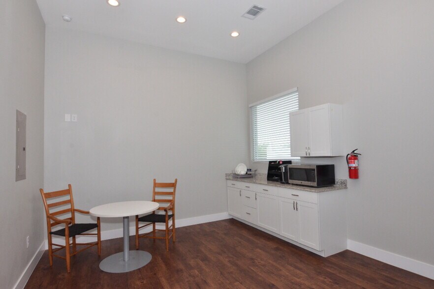 More Photos Of 2440 E Hwy 290, Dripping Springs Medical For Lease