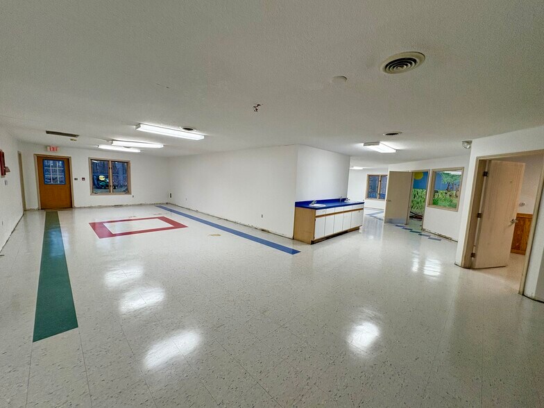 More Photos Of 615 Beardsley St, Boyne City Office For Sale