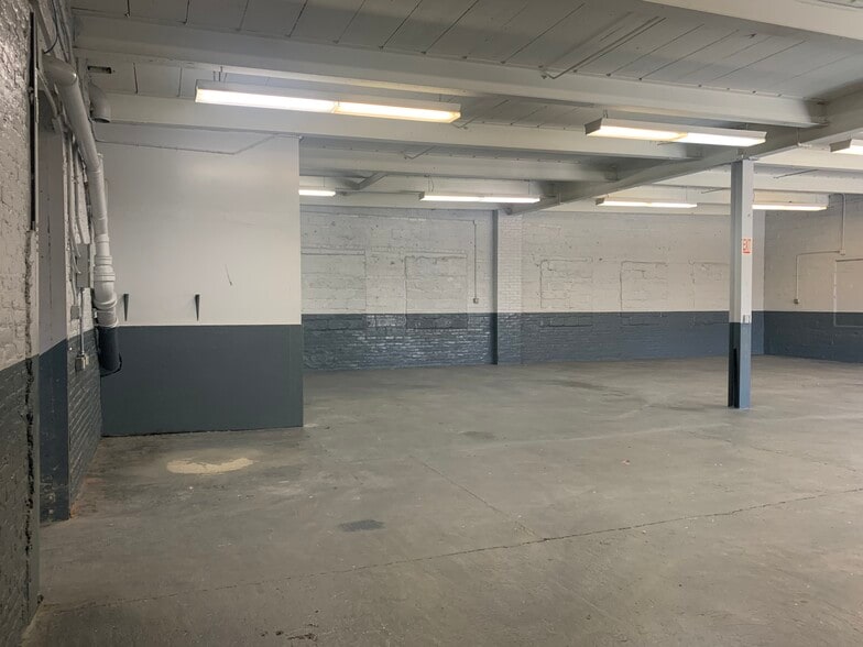 More Photos Of 1708 Boone Ave, Bronx Warehouse For Lease