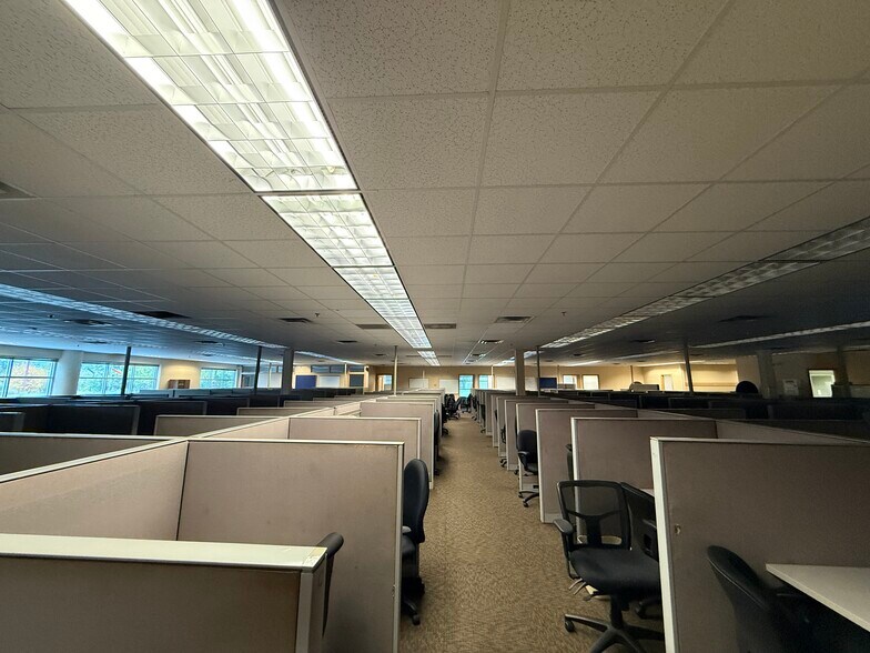 More Photos Of 9942 N Alpine Rd, Machesney Park Light Distribution For Sale