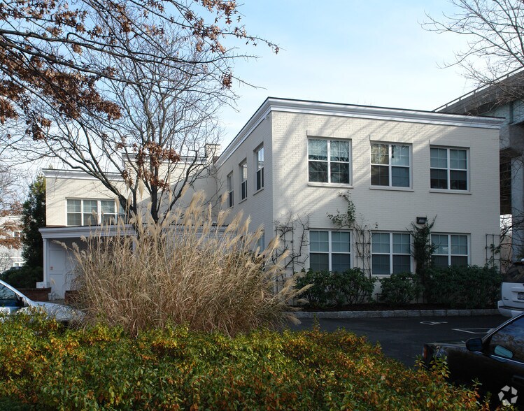 More Photos Of 31 River Rd, Greenwich Medical For Lease