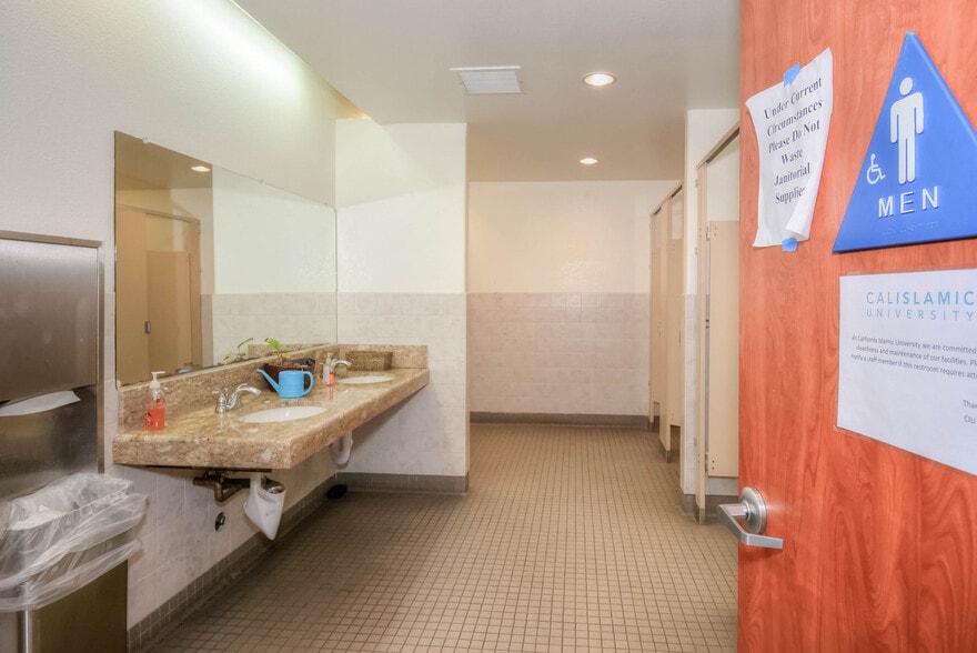 More Photos Of 570 S State College Blvd, Fullerton Warehouse For Sale